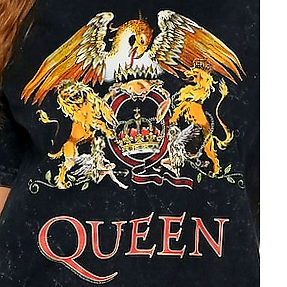Queen Crest Logo Mineral Wash rock Official T-Shirt M NWT - Picture 2 of 3